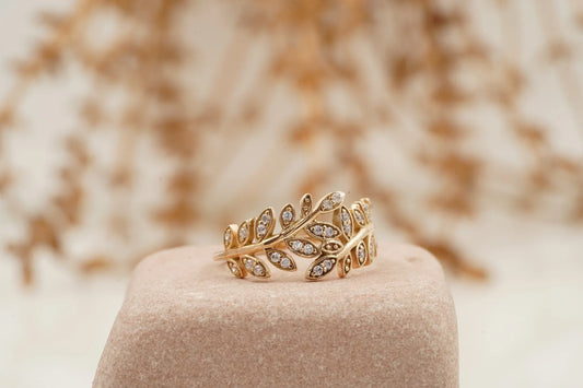 Leaf Diamond Stacking Gold Wedding Band - Gigiscc
