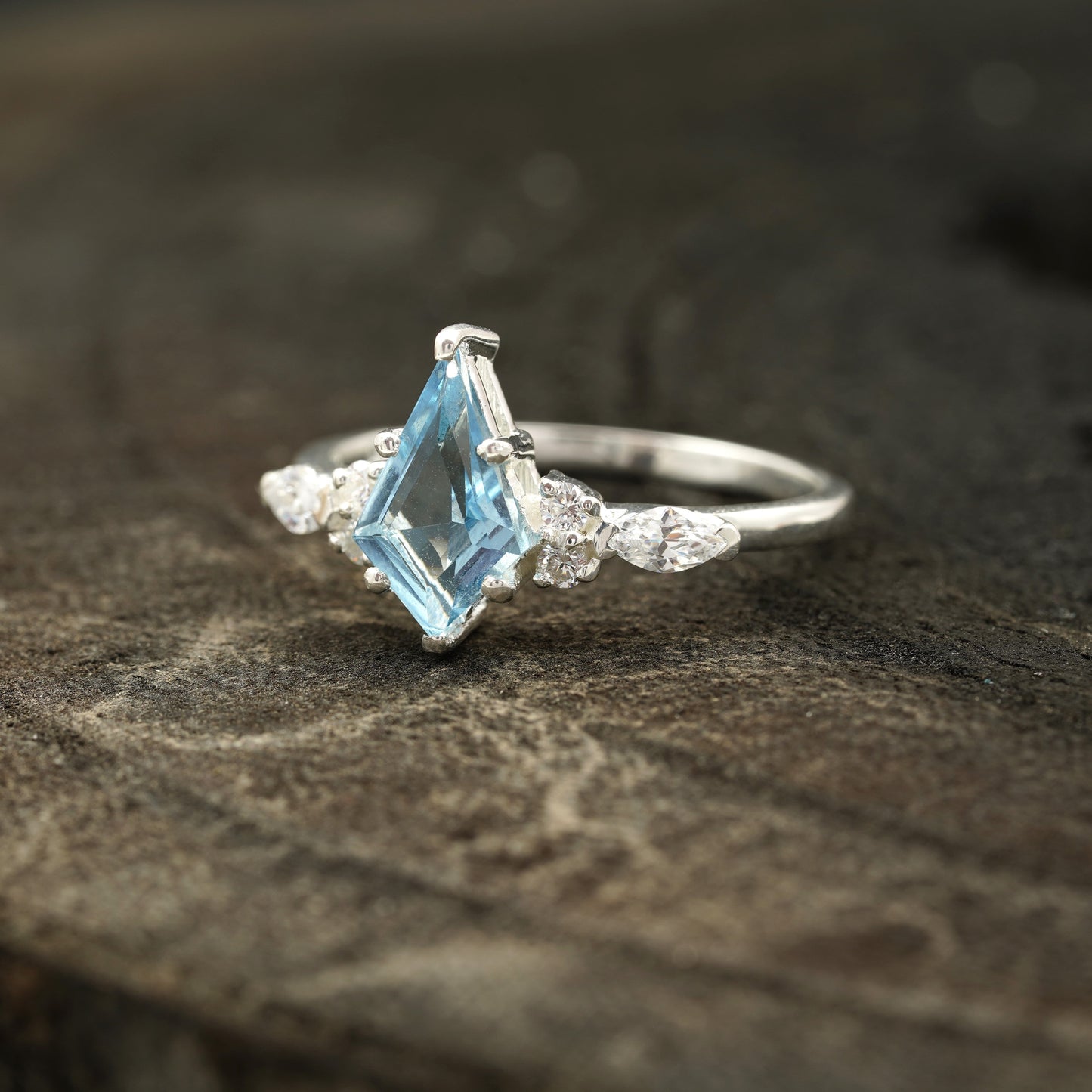 Elegant aquamarine kite-cut silver ring minimalist style
