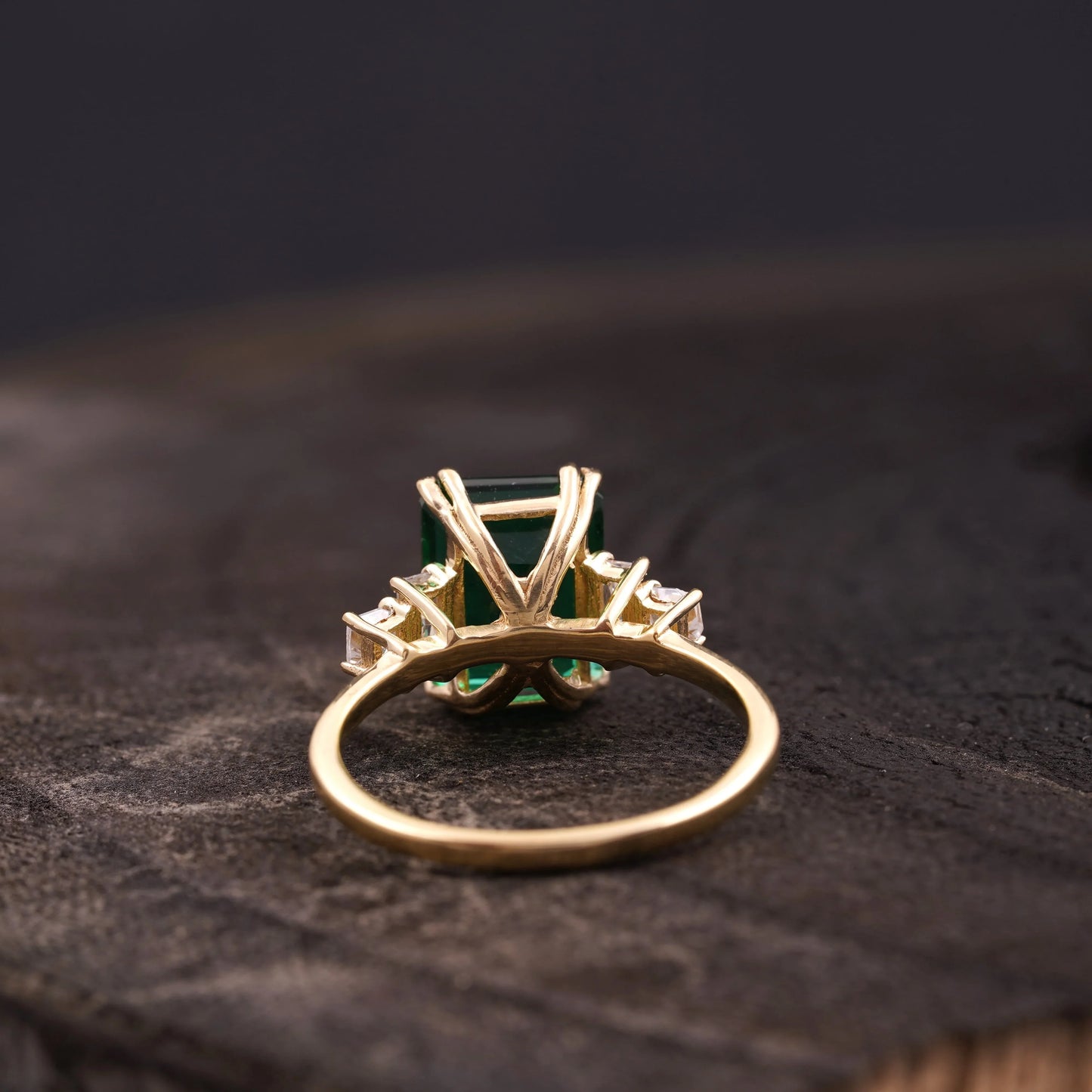 Baguette Cut Moissanite & Green Emerald Ring - Gigiscc