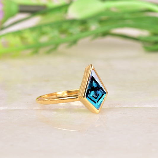 Kite Shaped Color-Change Alexandrite Ring
