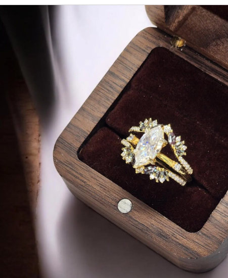 2 ctw Moissanite 925 Gold Plated Sterling silver Green/White Moissanite ring guard