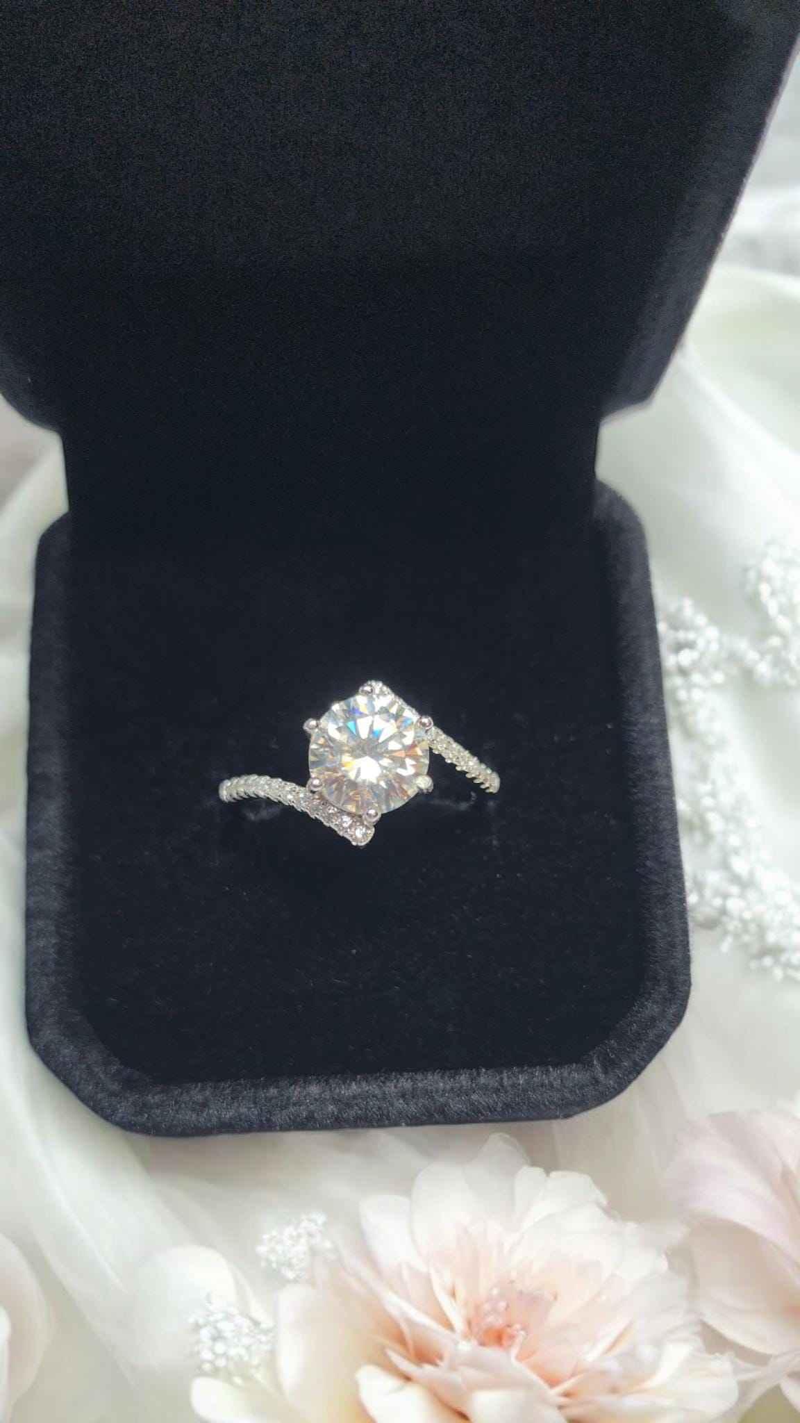 2ct Unique offset Ring with Brilliant Cut Moissanite Solitaire Ring Elegant Moissanite Solitaire Ring - Gigiscc
