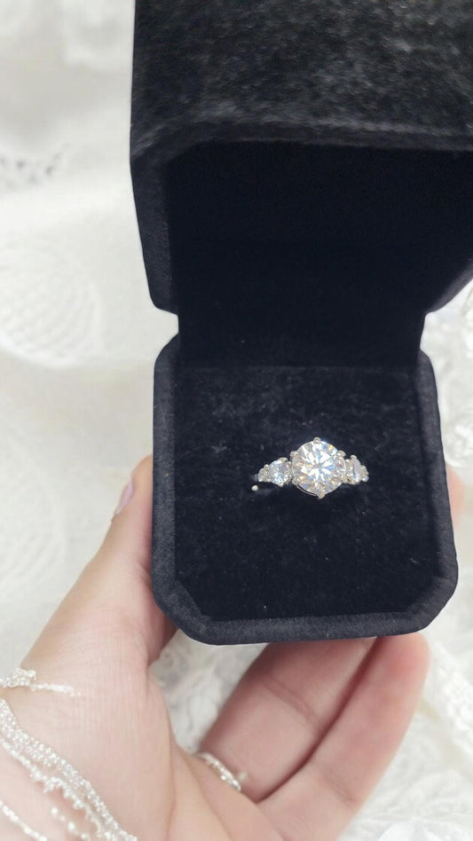 4ctw Elegant Brilliant Cut Moissanite 5 stone Moissanite Solitaire Ring