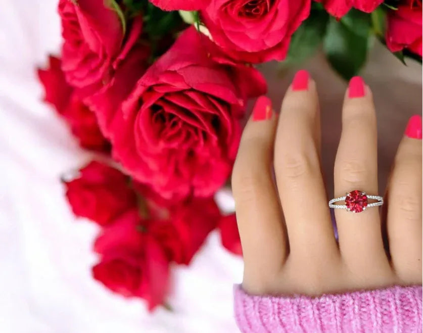 Vintage 8mm 2ct Ruby Red Round Brilliant cut Moissanite Solitaire Ring - Gigiscc