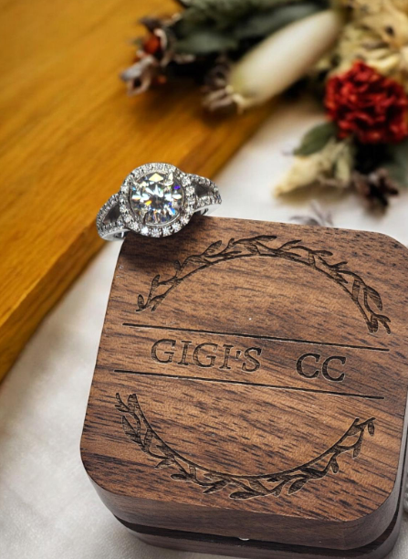 Exquisite 8mm 2ct Round Halo Moissanite Ring