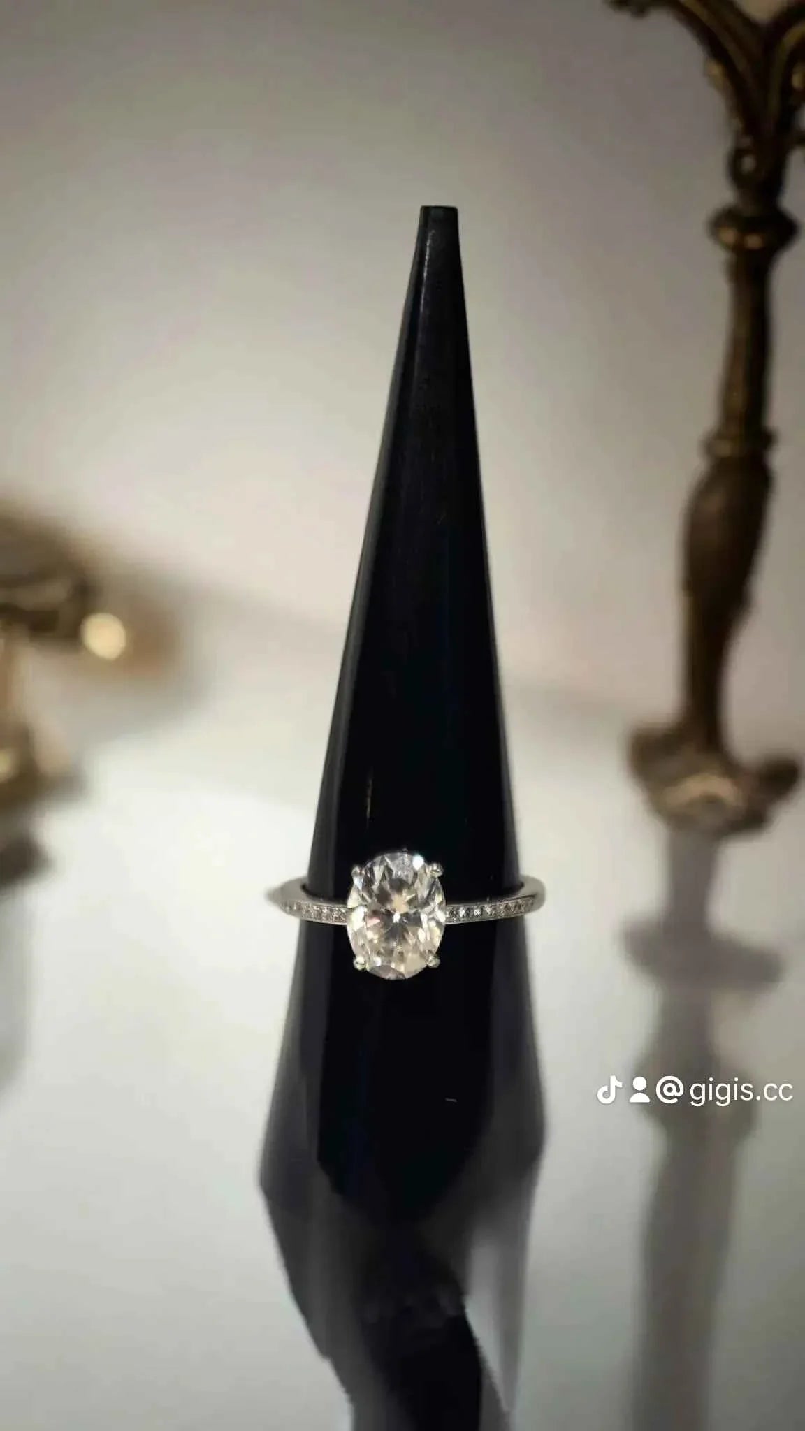2ct Sparkling Oval Brilliant Cut Moissanite Solitaire Ring with White Gold setting - Gigiscc