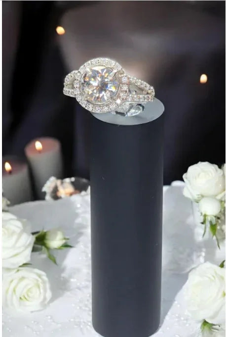 Exquisite 8mm 2ct Round Halo Moissanite Ring - Gigiscc
