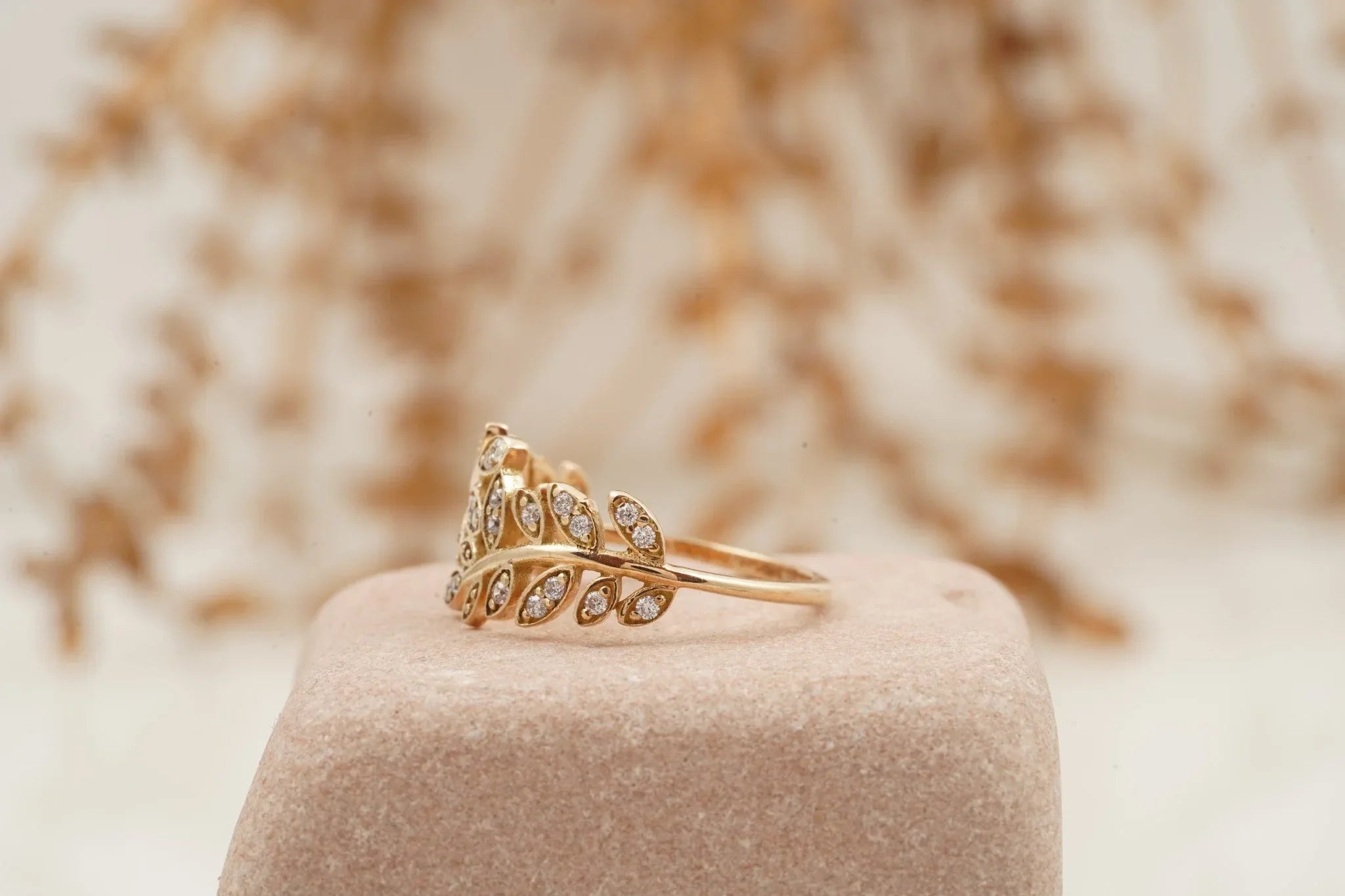 Leaf Diamond Stacking Gold Wedding Band - Gigiscc