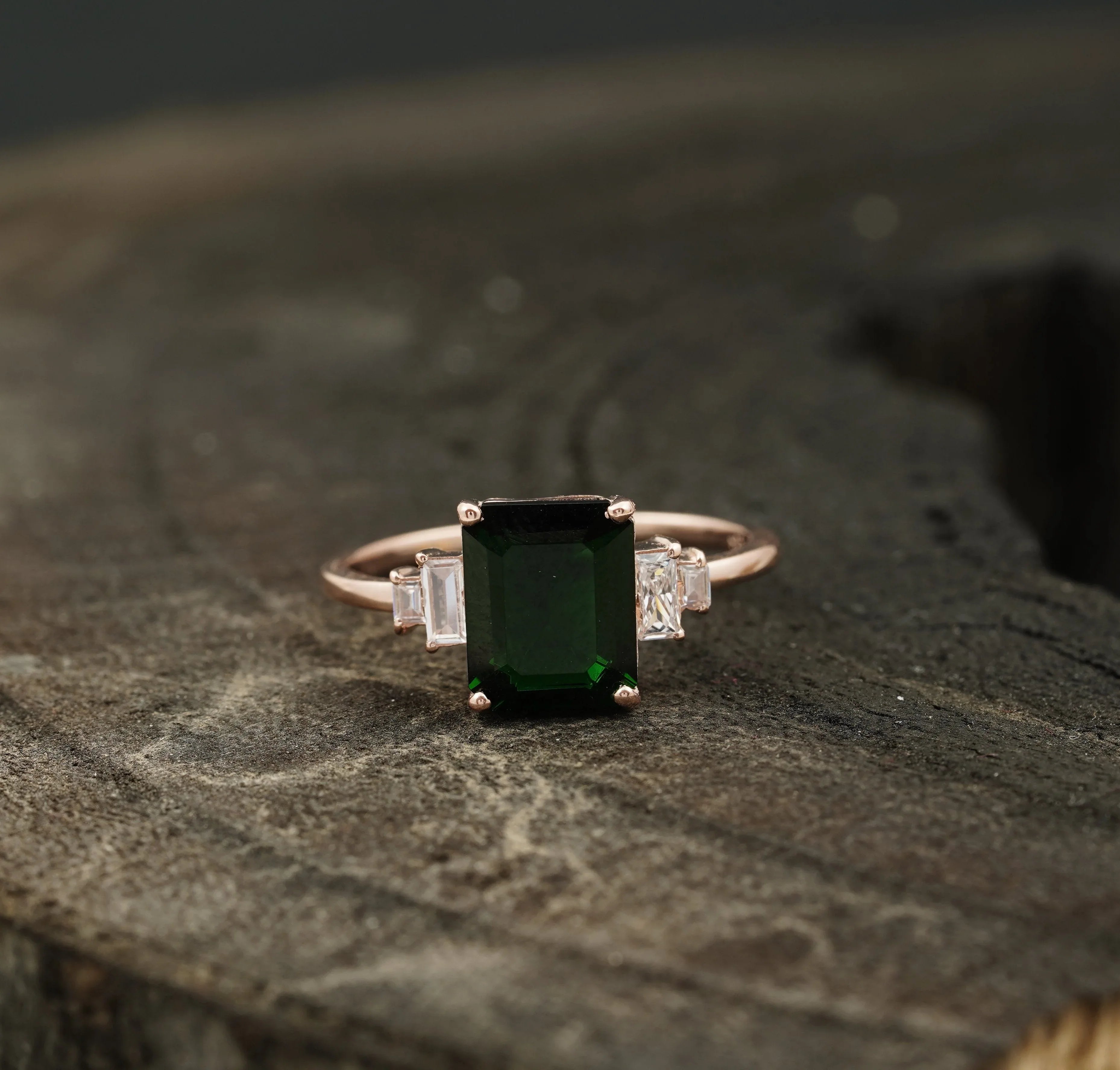 Green Emerald Gemstone Engagement Ring - Gigiscc