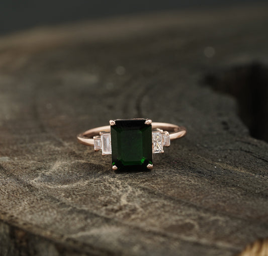 Green Emerald Gemstone Engagement Ring | Timeless Elegance