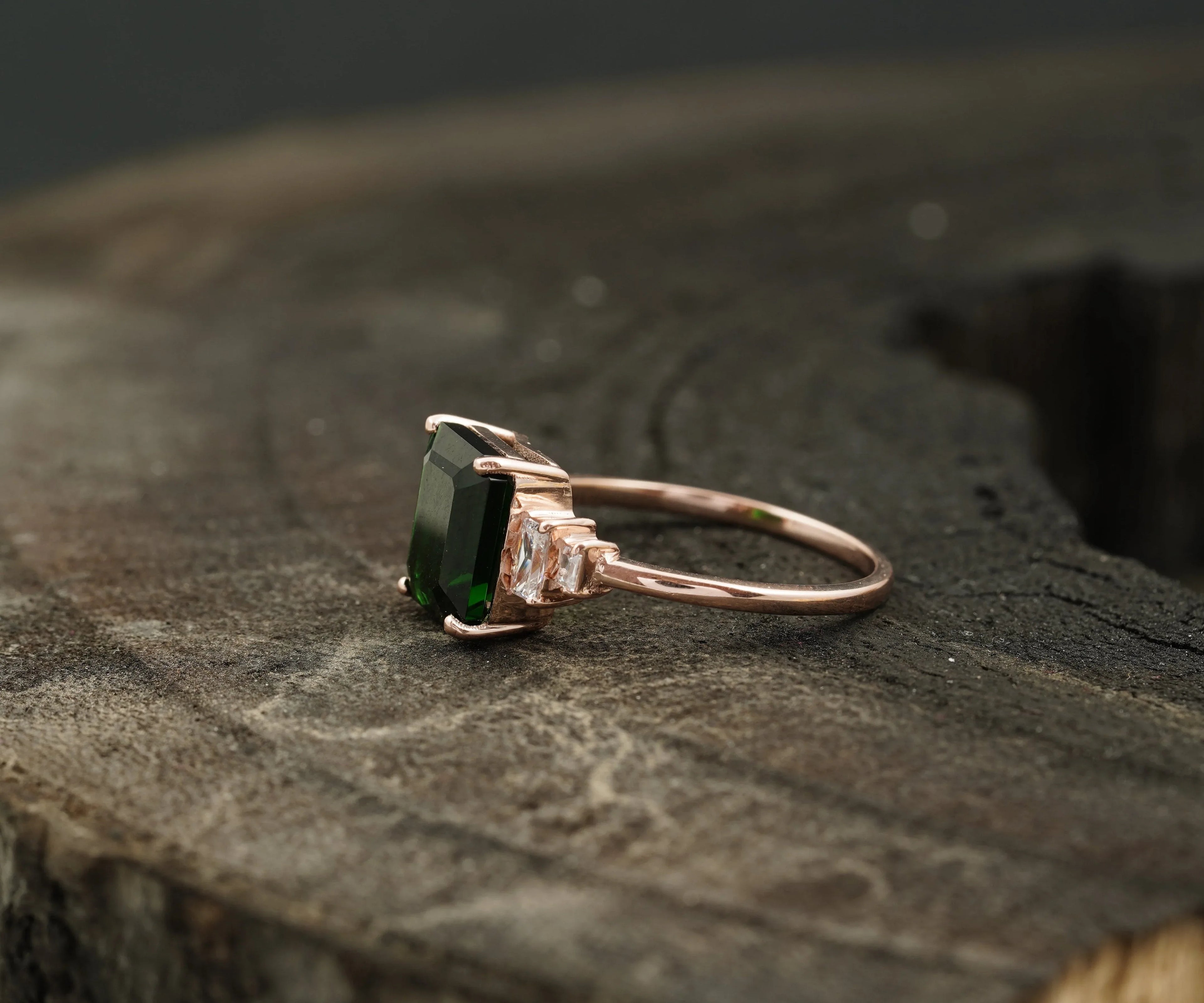 Green Emerald Gemstone Engagement Ring - Gigiscc