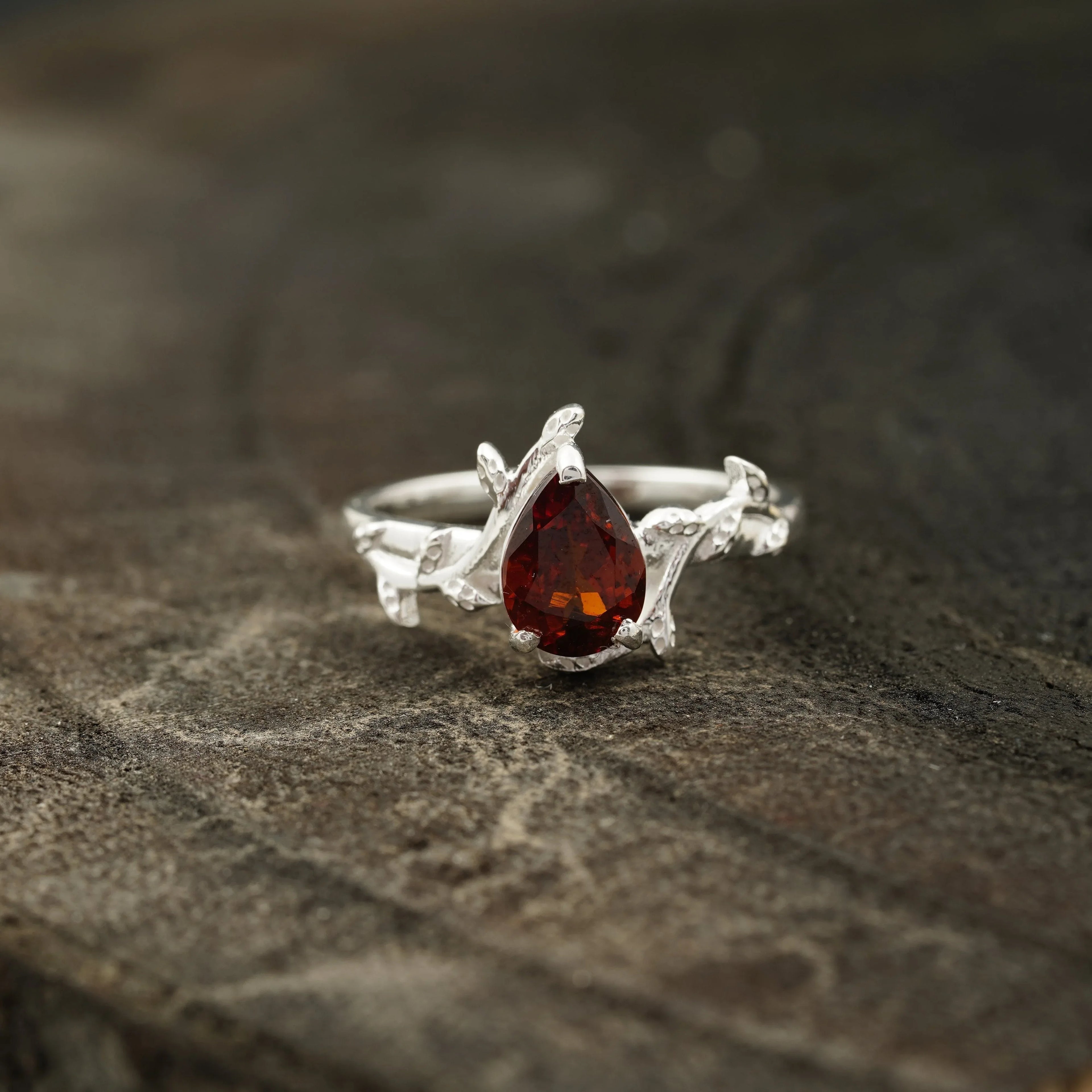 Red Garnet Leaf Engagement Ring - Gigiscc