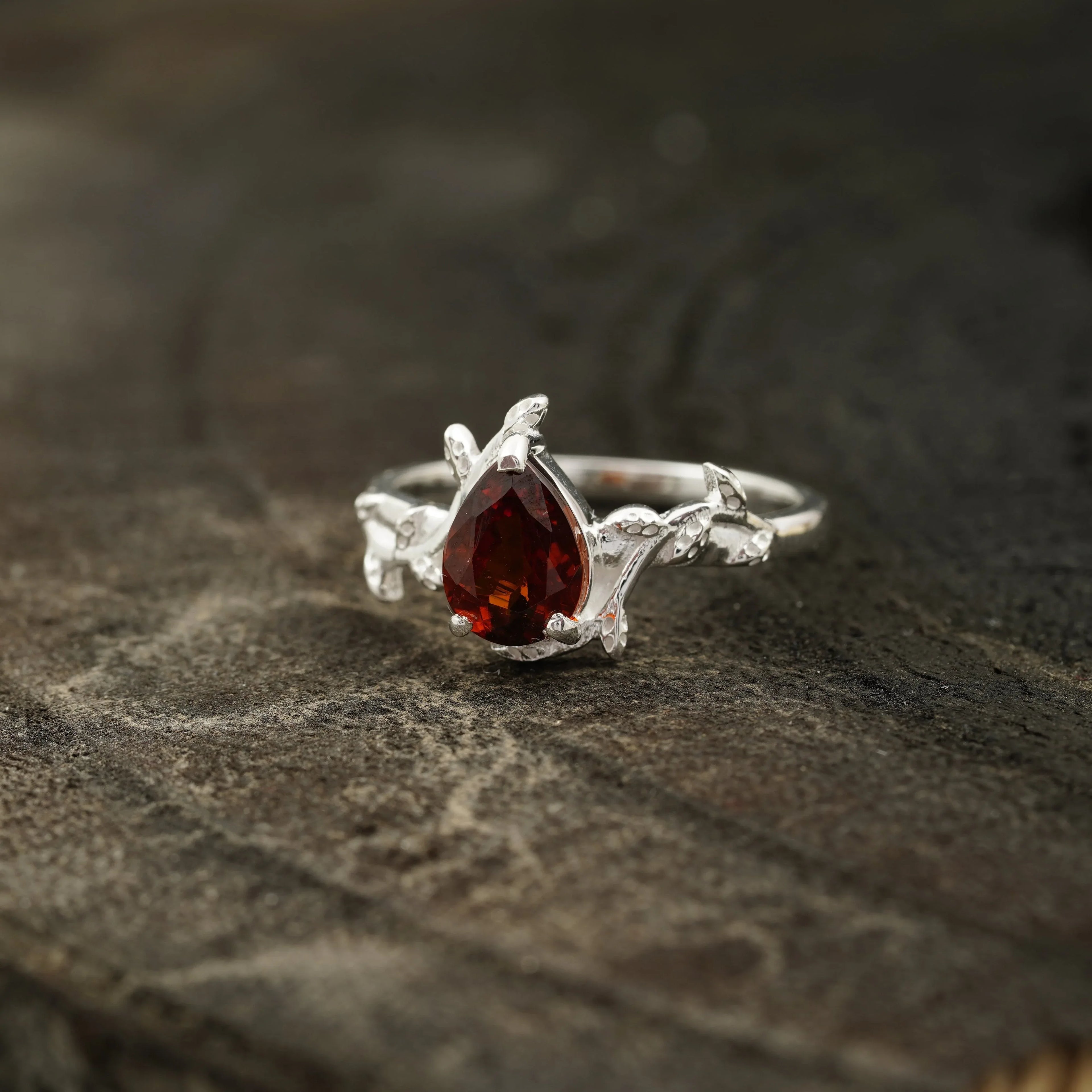 Red Garnet Leaf Engagement Ring - Gigiscc