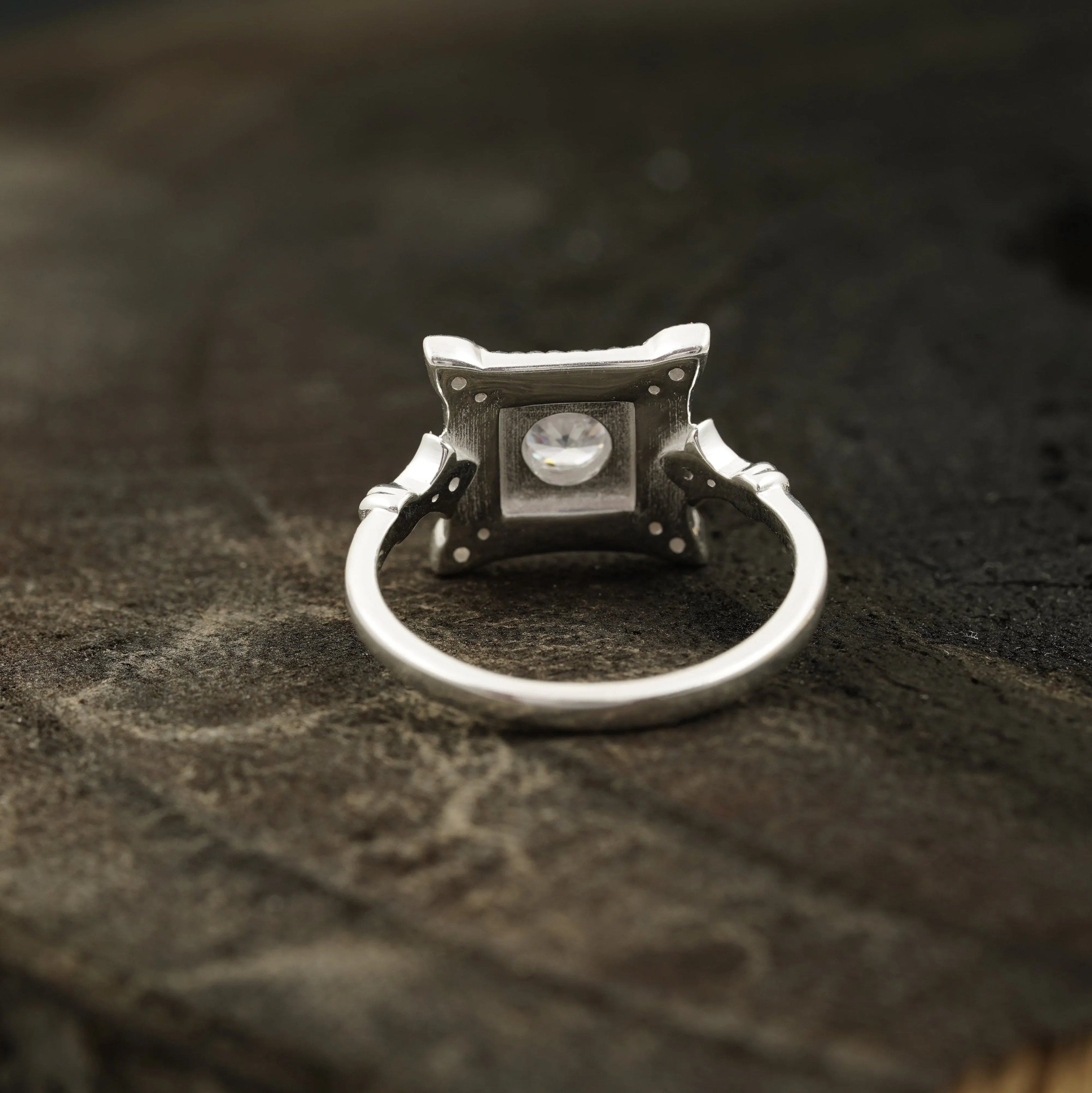 Antique Blue Sapphire & Diamond Vintage Engagement Ring - Gigiscc