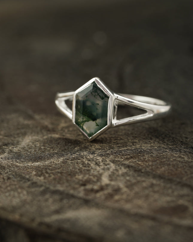 Vintage Bezel Setting Moss Agate  Engagement Ring