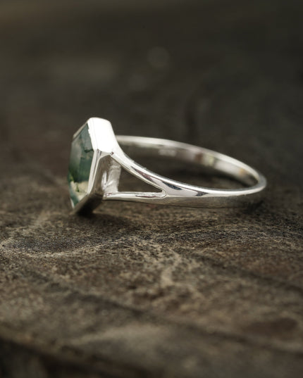 Vintage Bezel Setting Moss Agate  Engagement Ring Side Position