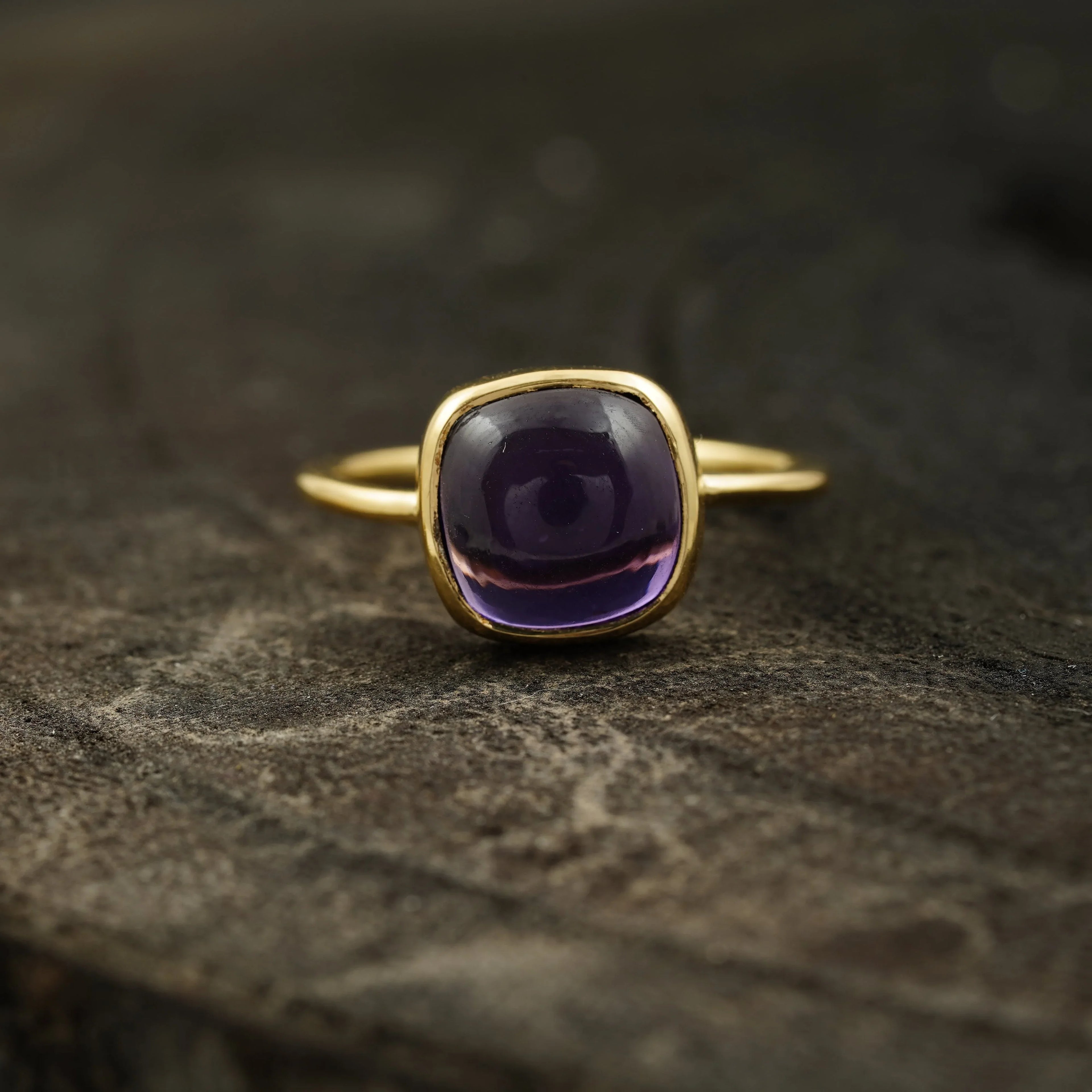 Cabochon Amethyst Engagement Ring - Gigiscc