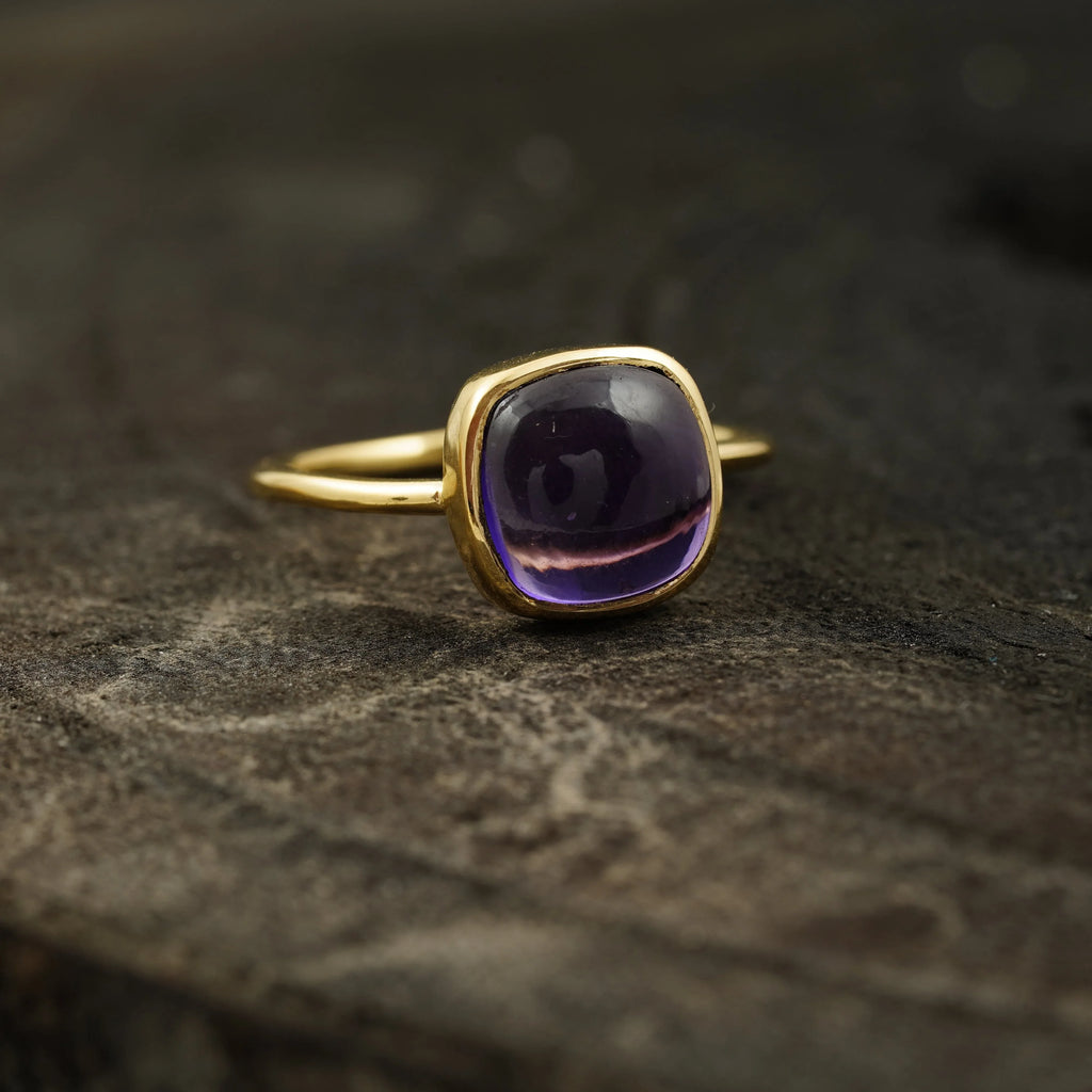 Cabochon Amethyst Engagement Ring - Gigiscc