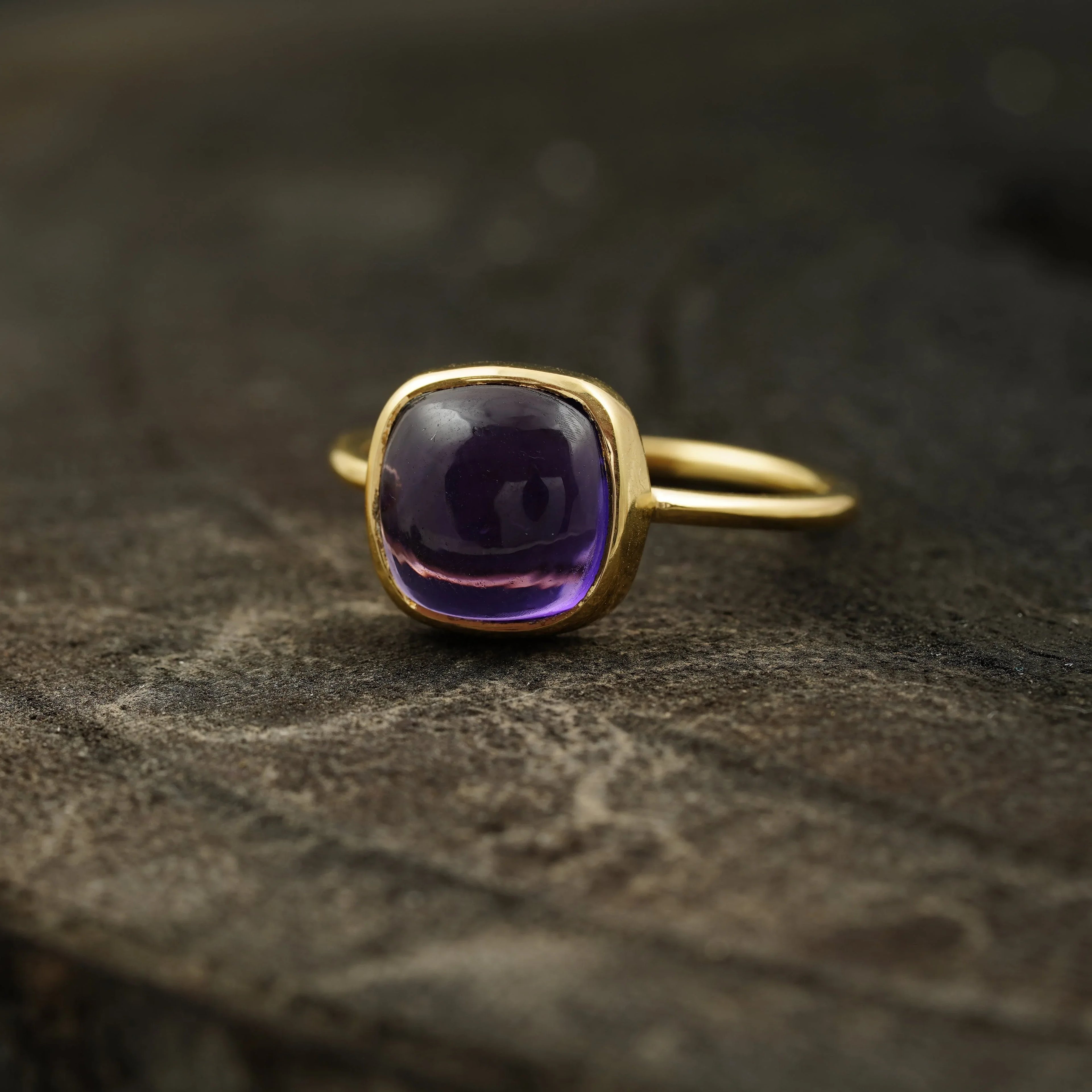 Cabochon Amethyst Engagement Ring - Gigiscc