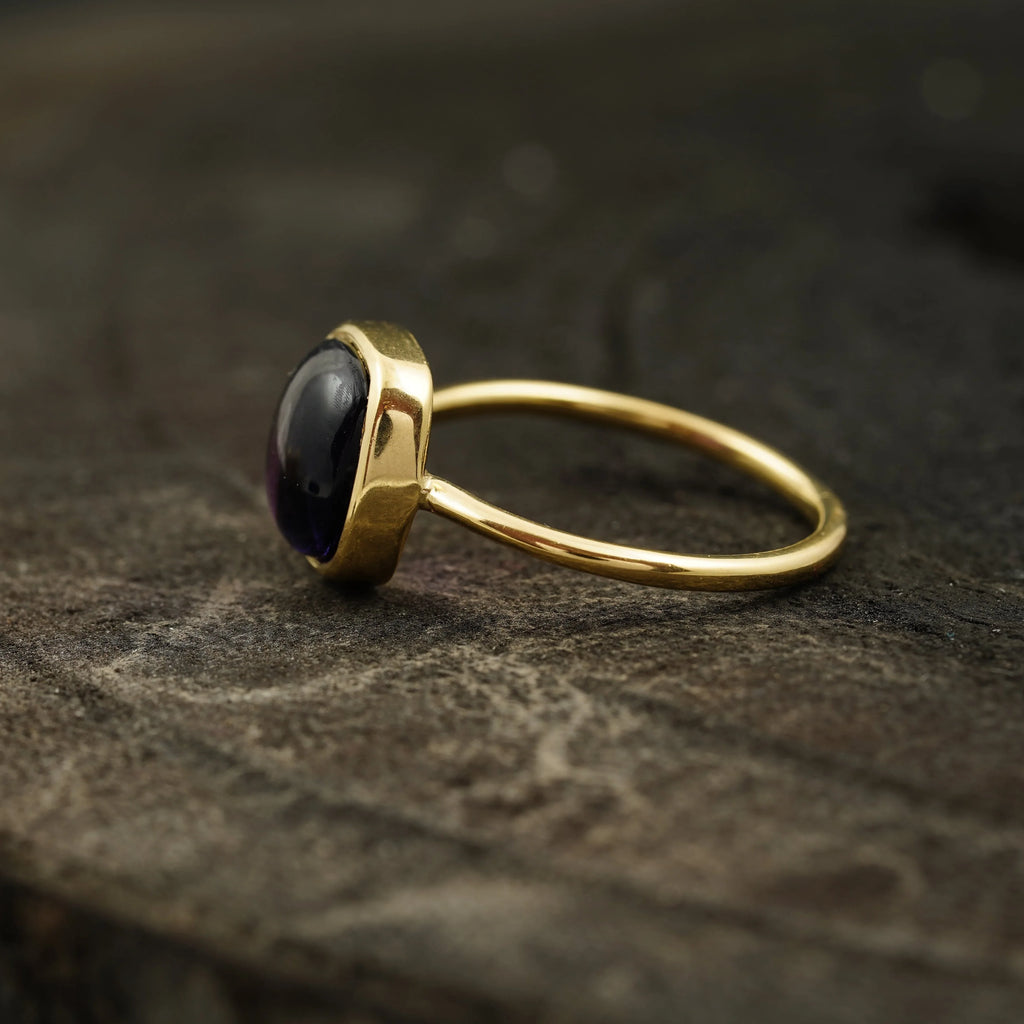 Cabochon Amethyst Engagement Ring - Gigiscc