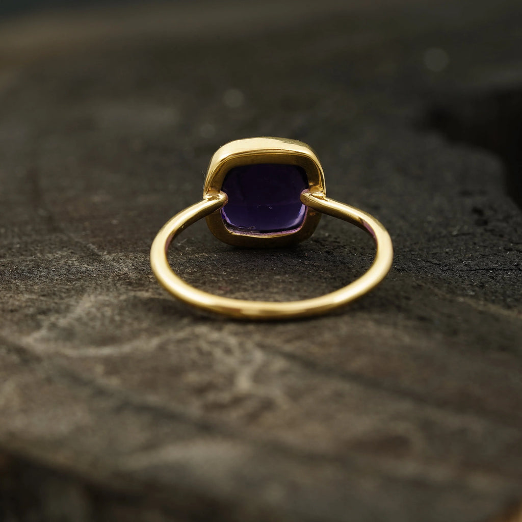 Cabochon Amethyst Engagement Ring - Gigiscc