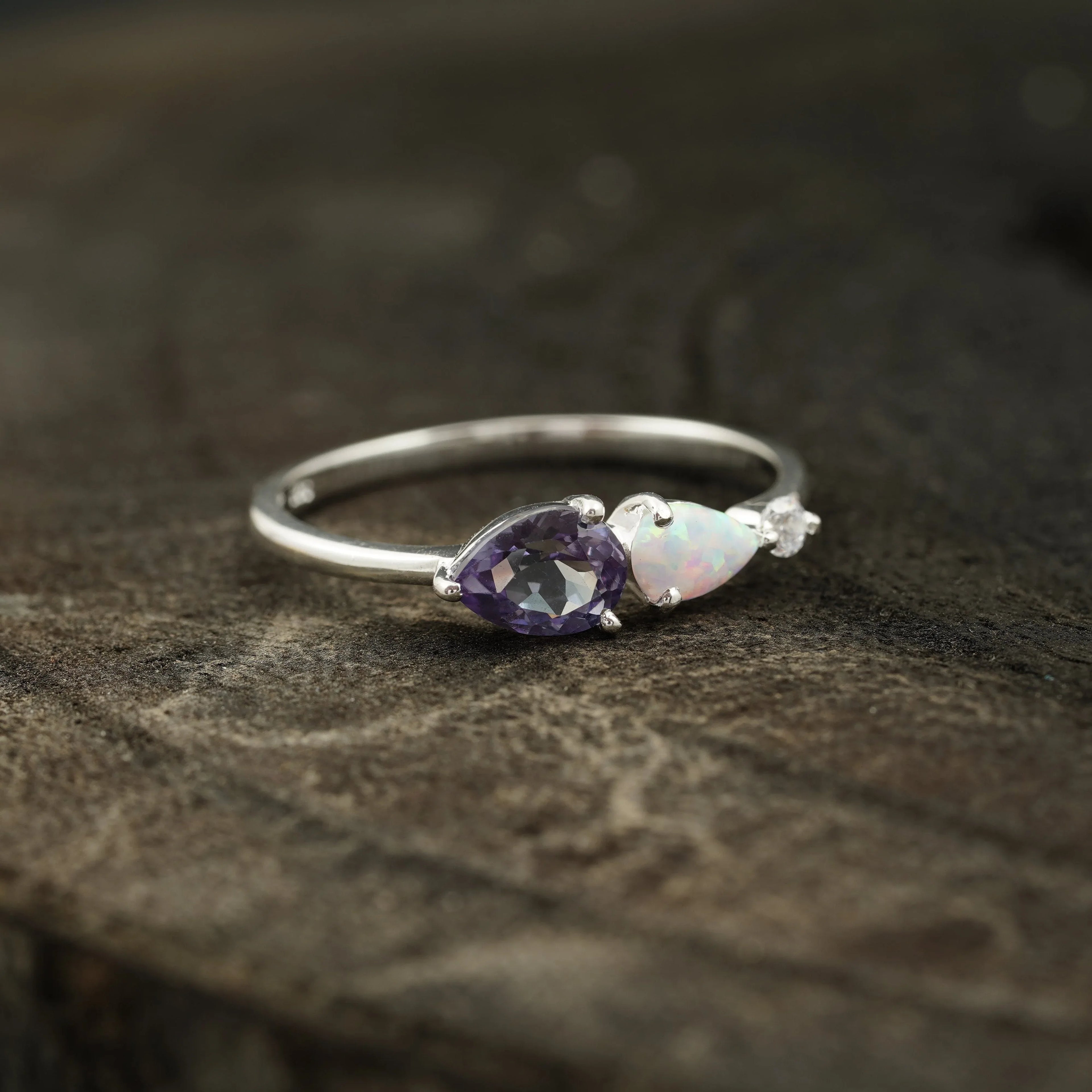 Pear Cut Alexandrite Art Deco Moissanite 3 Stone Wedding Band - Gigiscc