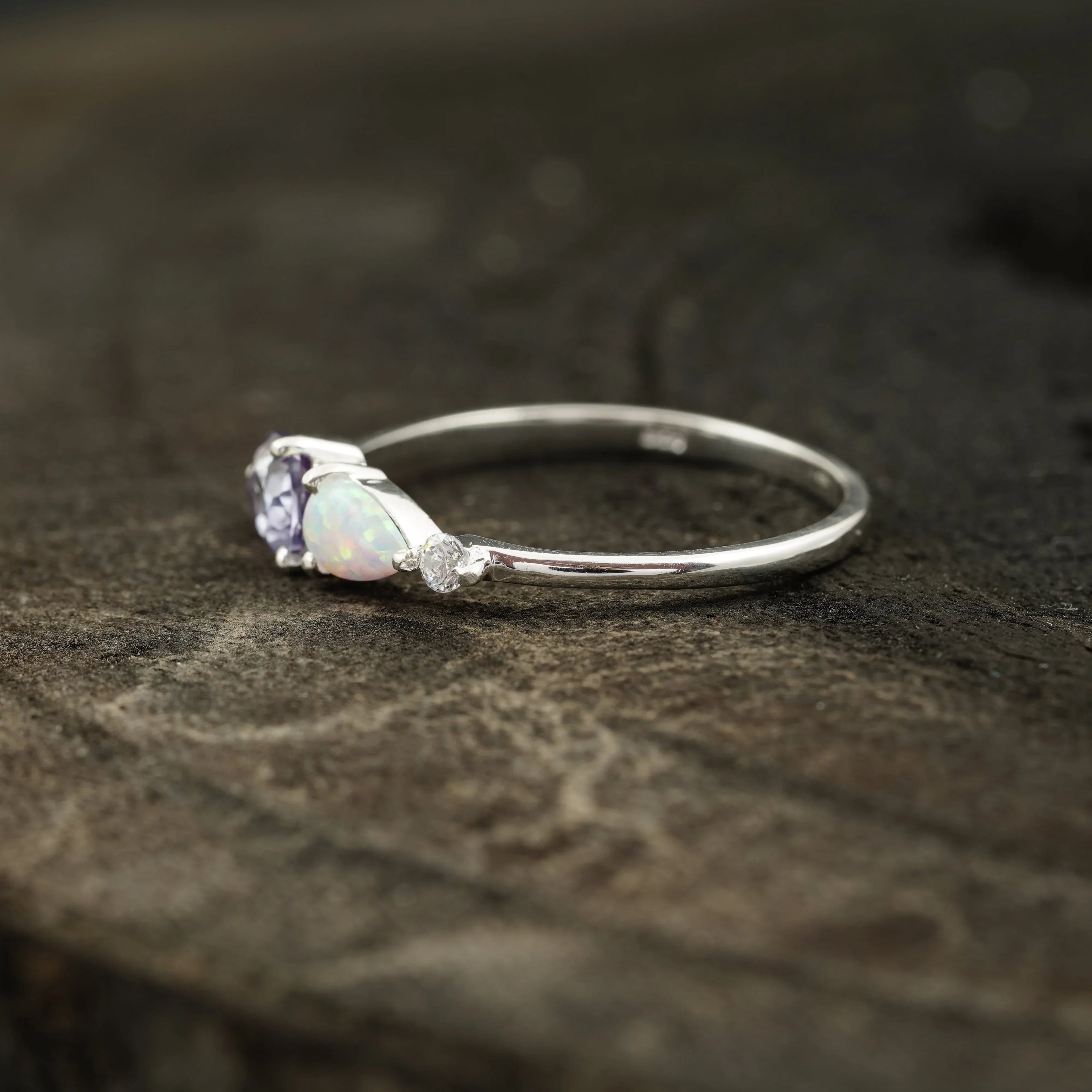 Pear Cut Alexandrite Art Deco Moissanite 3 Stone Wedding Band - Gigiscc