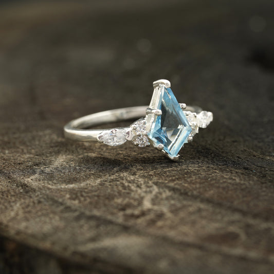 Unique kite aquamarine gemstone 925 sterling silver ring
