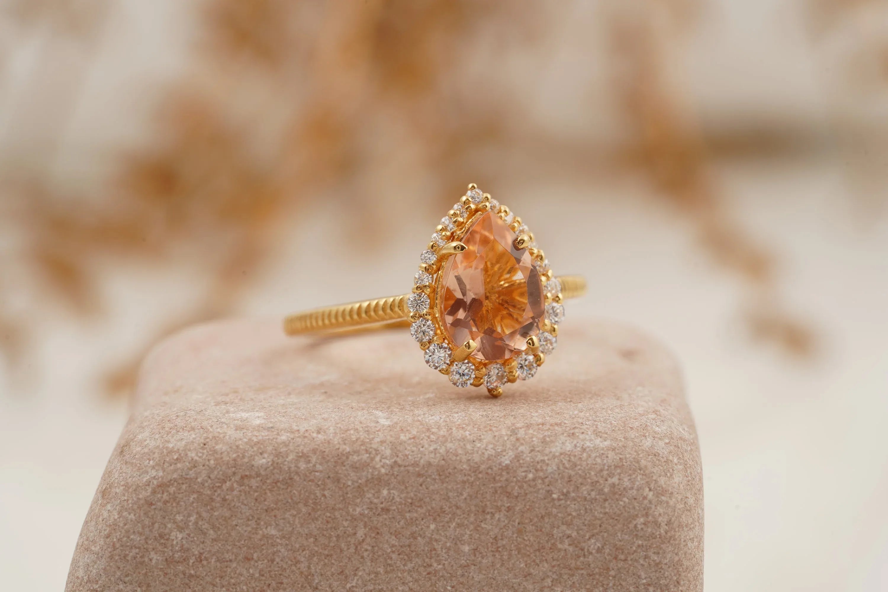 Pear Cut Morganite Halo Diamond Engagement Ring - Gigiscc