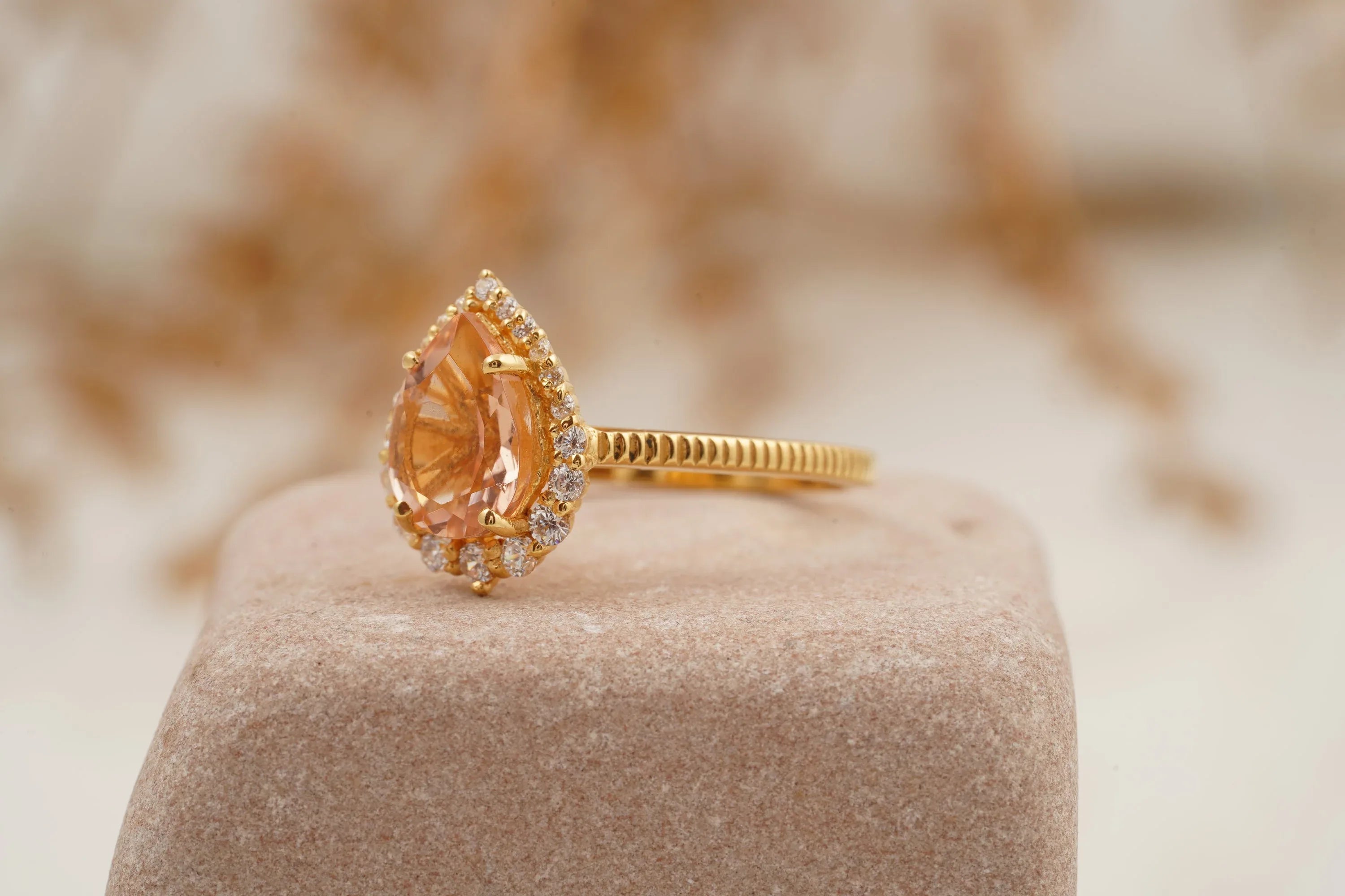 Pear Cut Morganite Halo Diamond Engagement Ring - Gigiscc