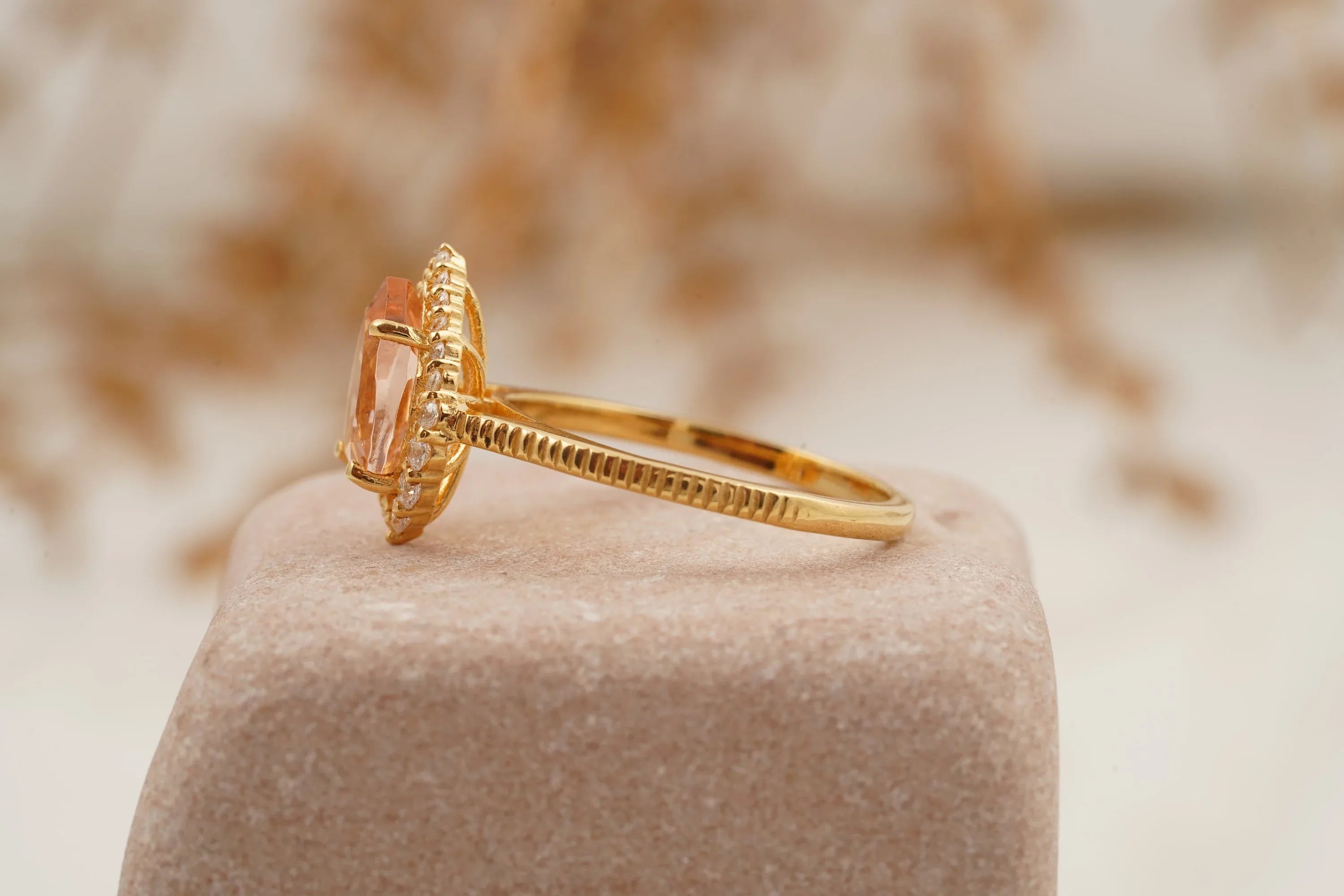 Pear Cut Morganite Halo Diamond Engagement Ring - Gigiscc