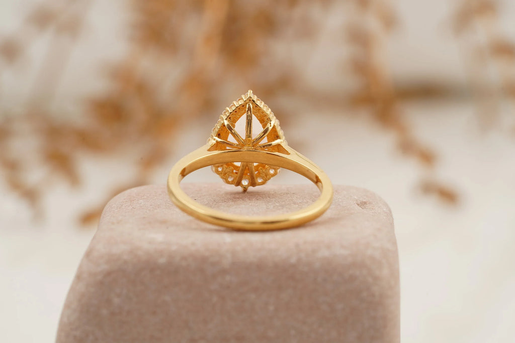 Pear Cut Morganite Halo Diamond Engagement Ring - Gigiscc