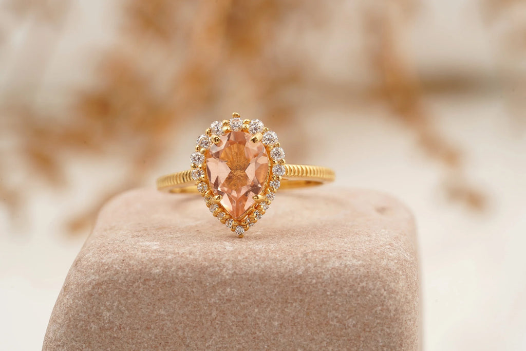 Pear Cut Morganite Halo Diamond Engagement Ring - Gigiscc