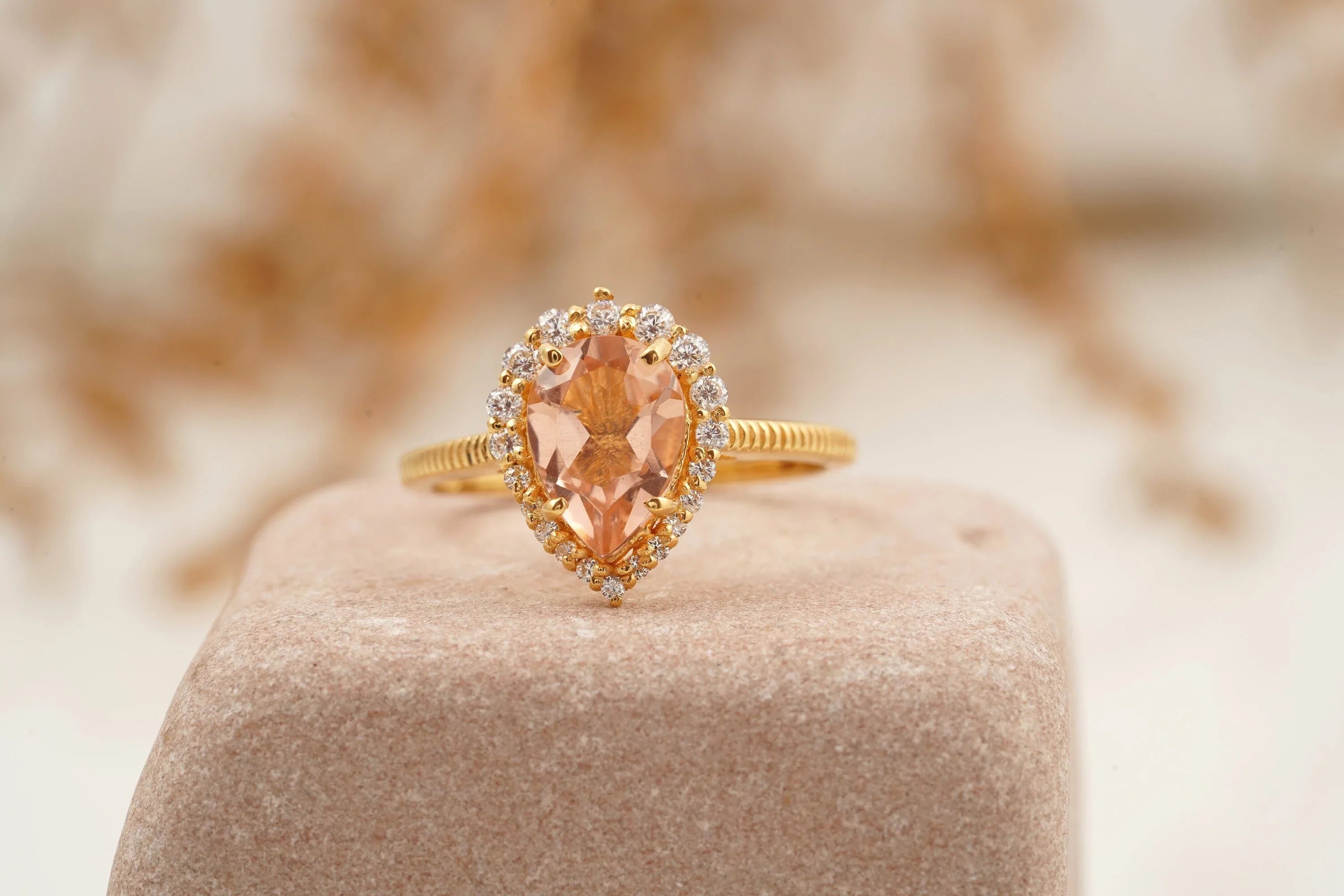 Pear Cut Morganite Halo Diamond Engagement Ring - Gigiscc