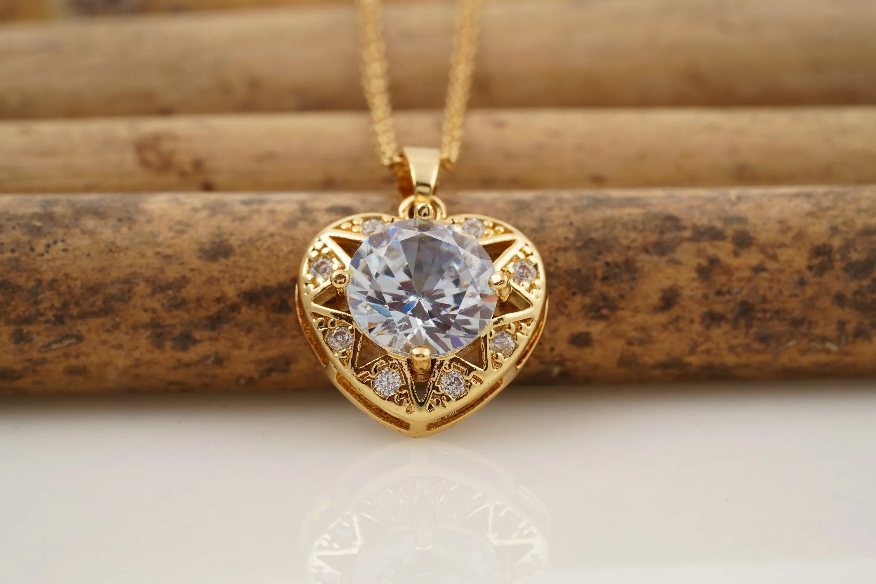 Diamond Heart Shaped Necklace for Women With Gold Chain - Gigiscc