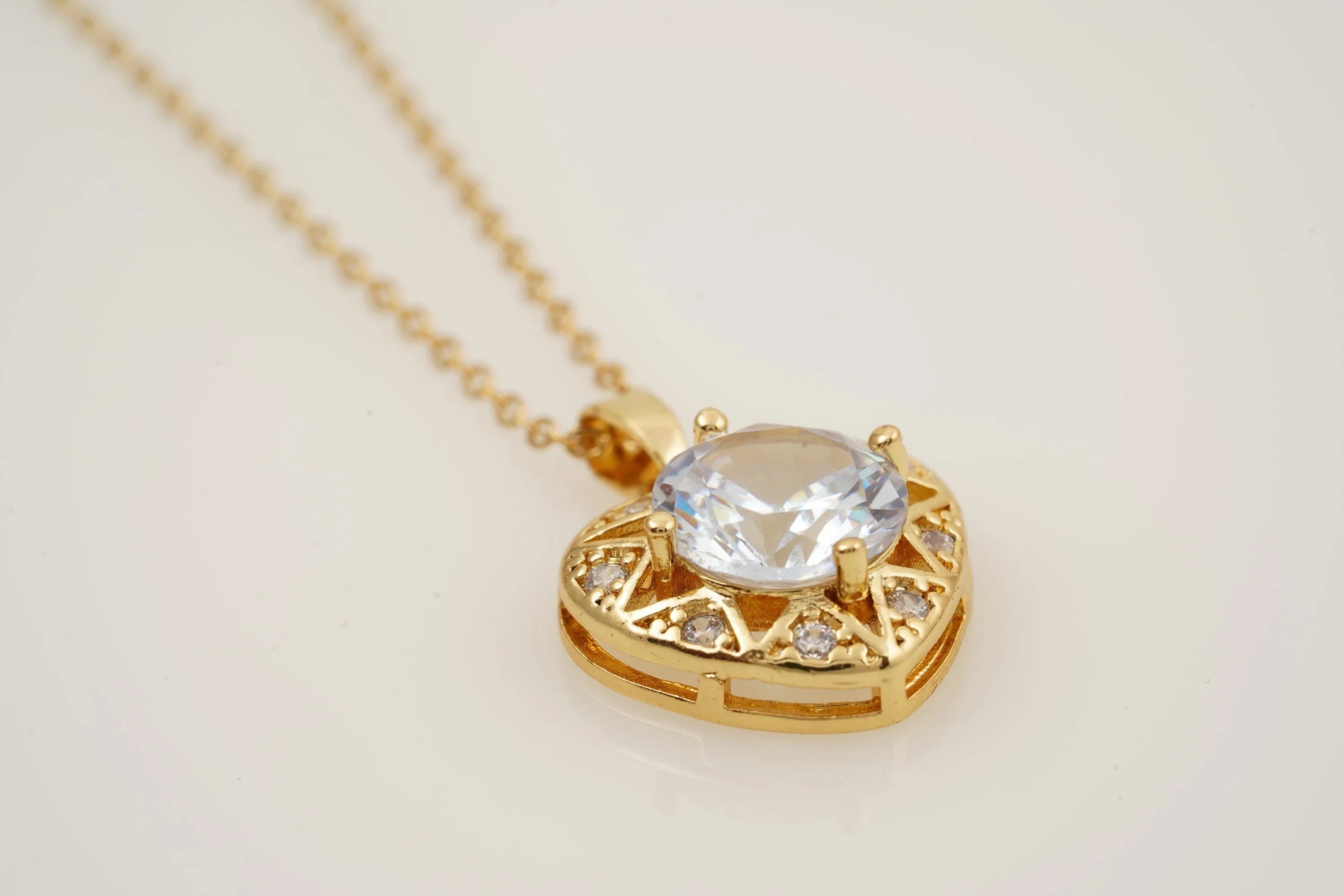 Diamond Heart Shaped Necklace for Women With Gold Chain - Gigiscc