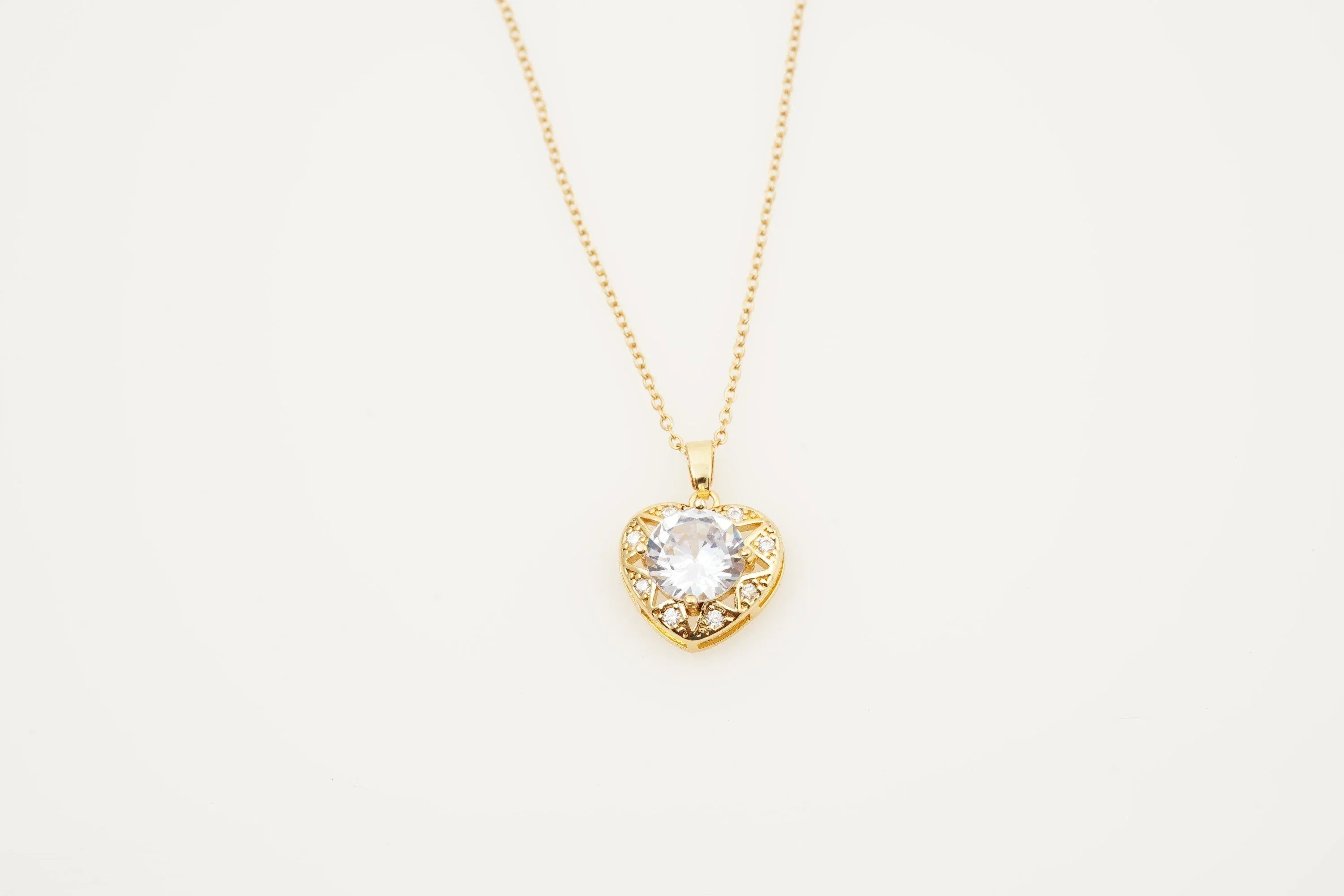 Diamond Heart Shaped Necklace for Women With Gold Chain - Gigiscc