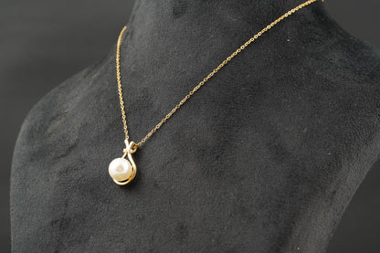 Freshwater Pearl Necklace With Gold Chain