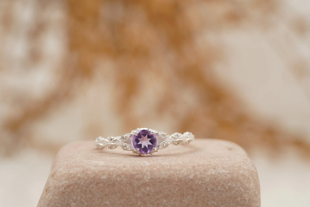 Round Cut Alexandrite 18k White Gold Dainty Engagement Ring - Gigiscc