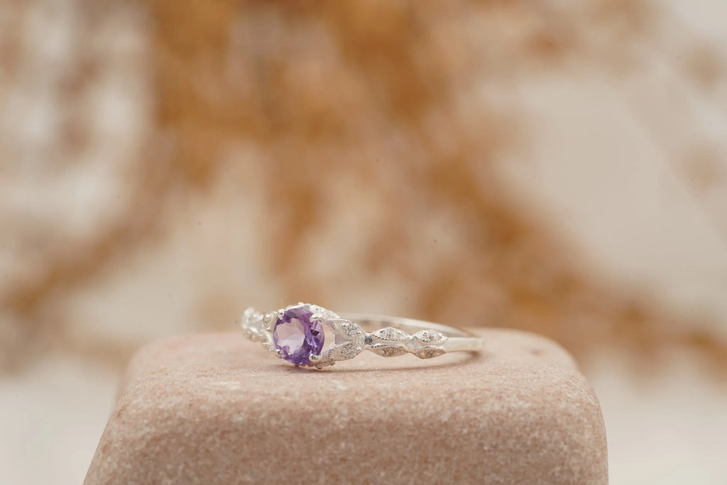 Round Cut Alexandrite 18k White Gold Dainty Engagement Ring - Gigiscc