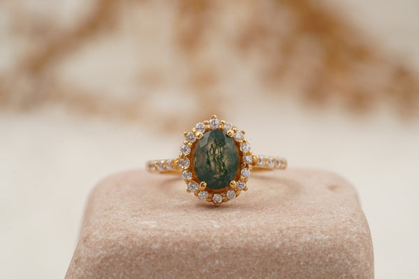 Oval Moss Agate Halo Diamond Ring | 14K Yellow Gold