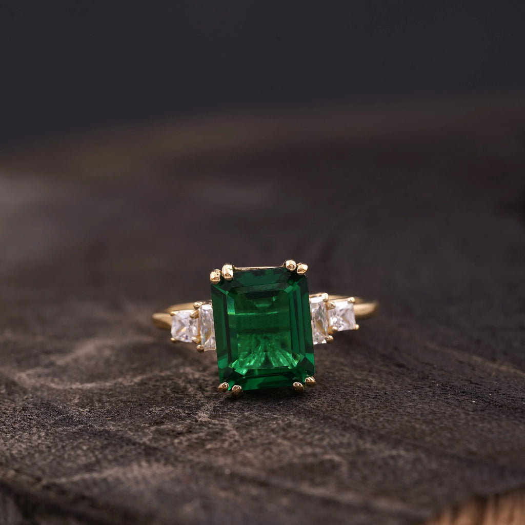 Baguette Cut Moissanite & Green Emerald Ring - Gigiscc