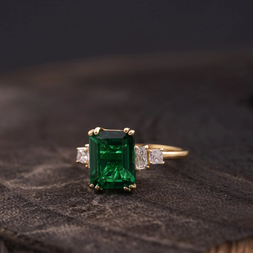Baguette Cut Moissanite & Green Emerald Ring - Gigiscc