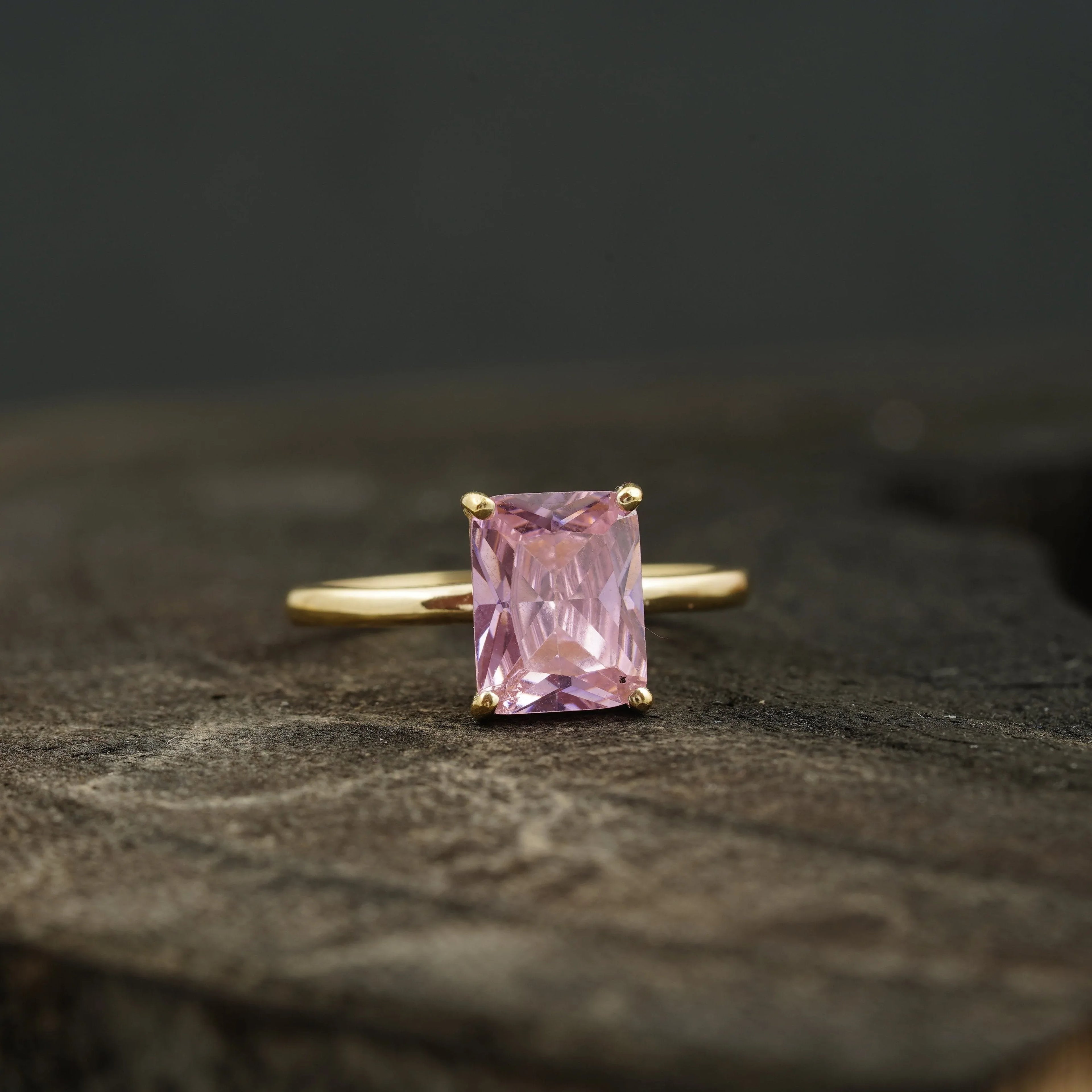 Emerald Pink Sapphire Gold Engagement Ring - Gigiscc