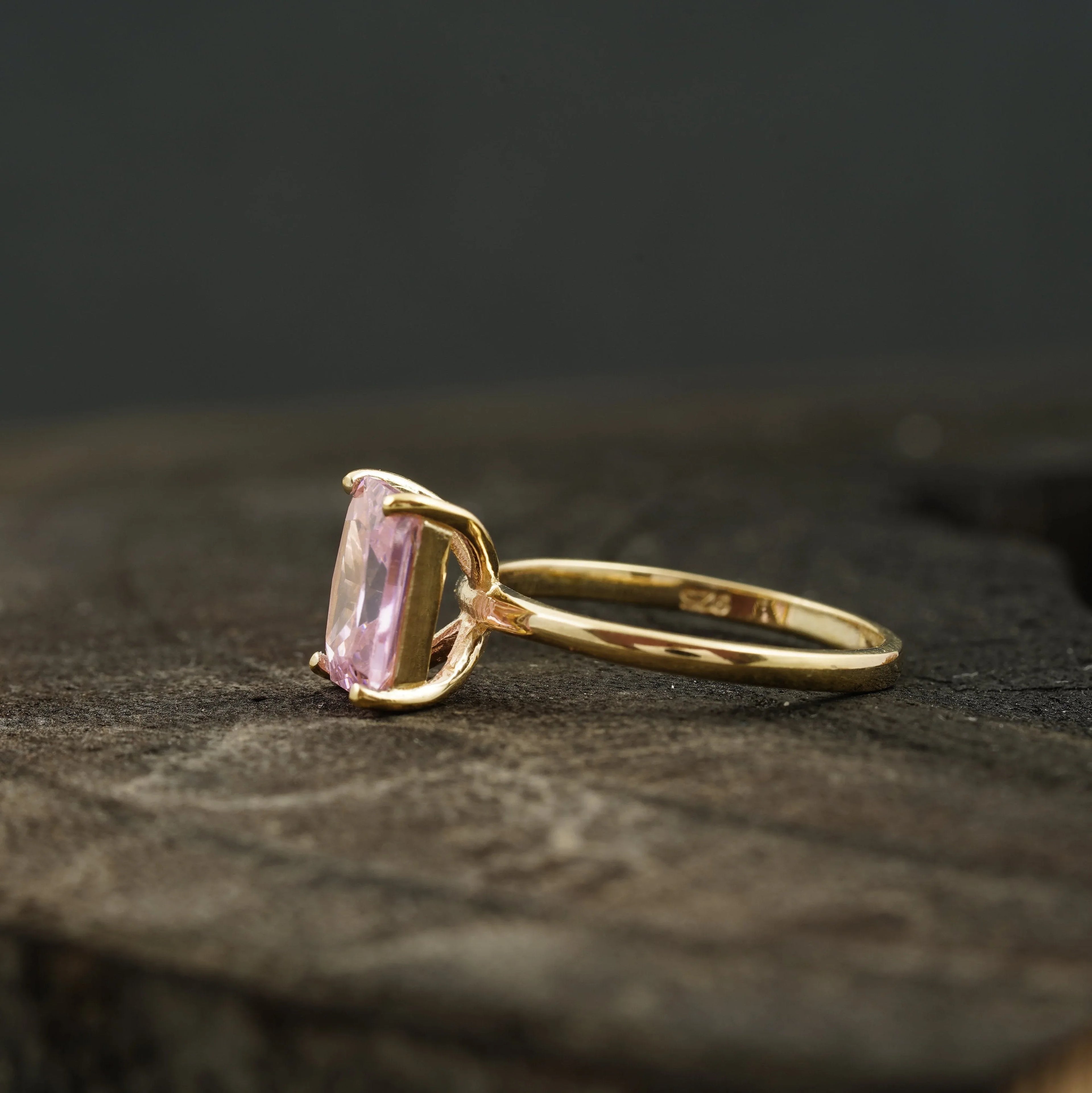 Emerald Pink Sapphire Gold Engagement Ring - Gigiscc