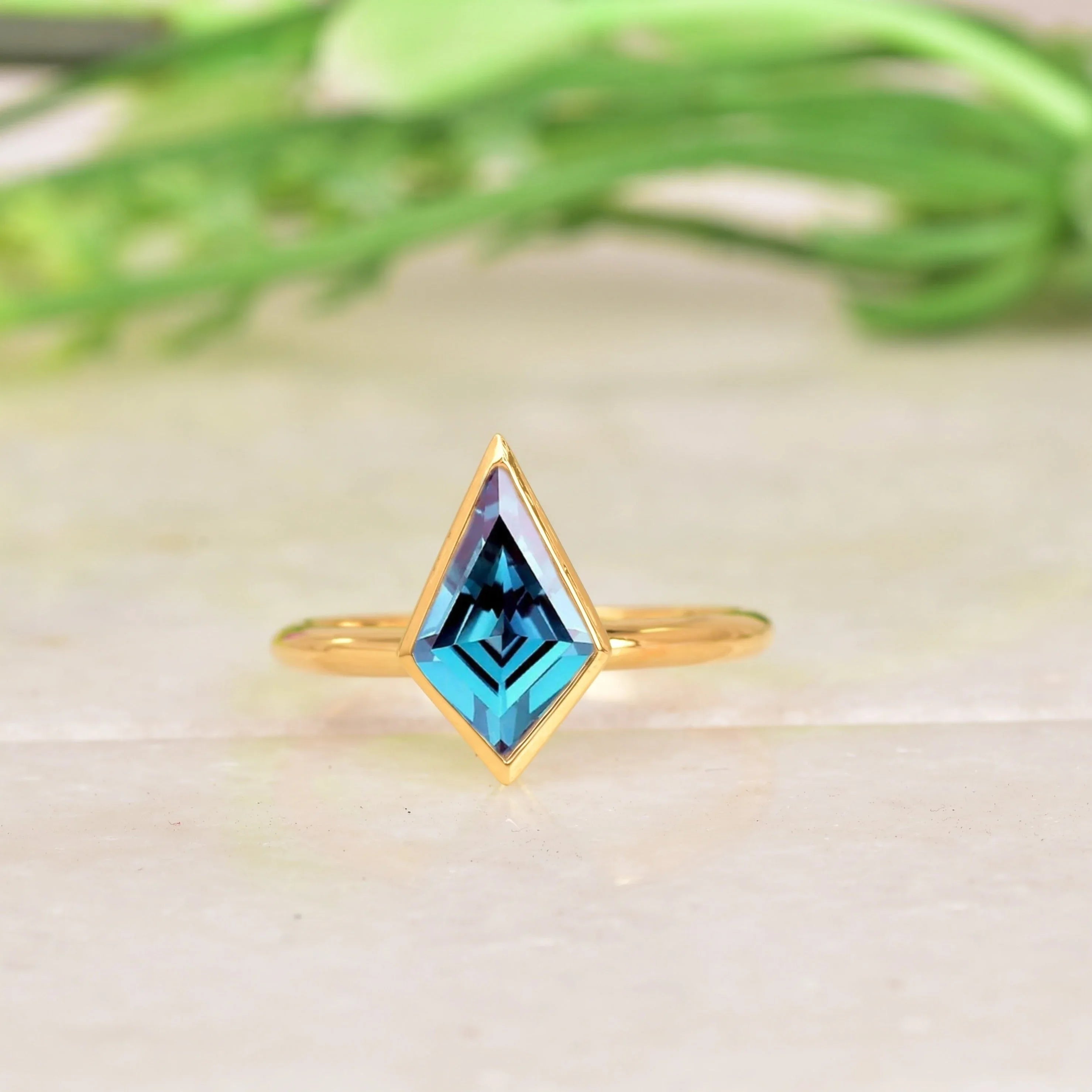 Kite Shaped Color-Change Alexandrite Ring - Gigiscc