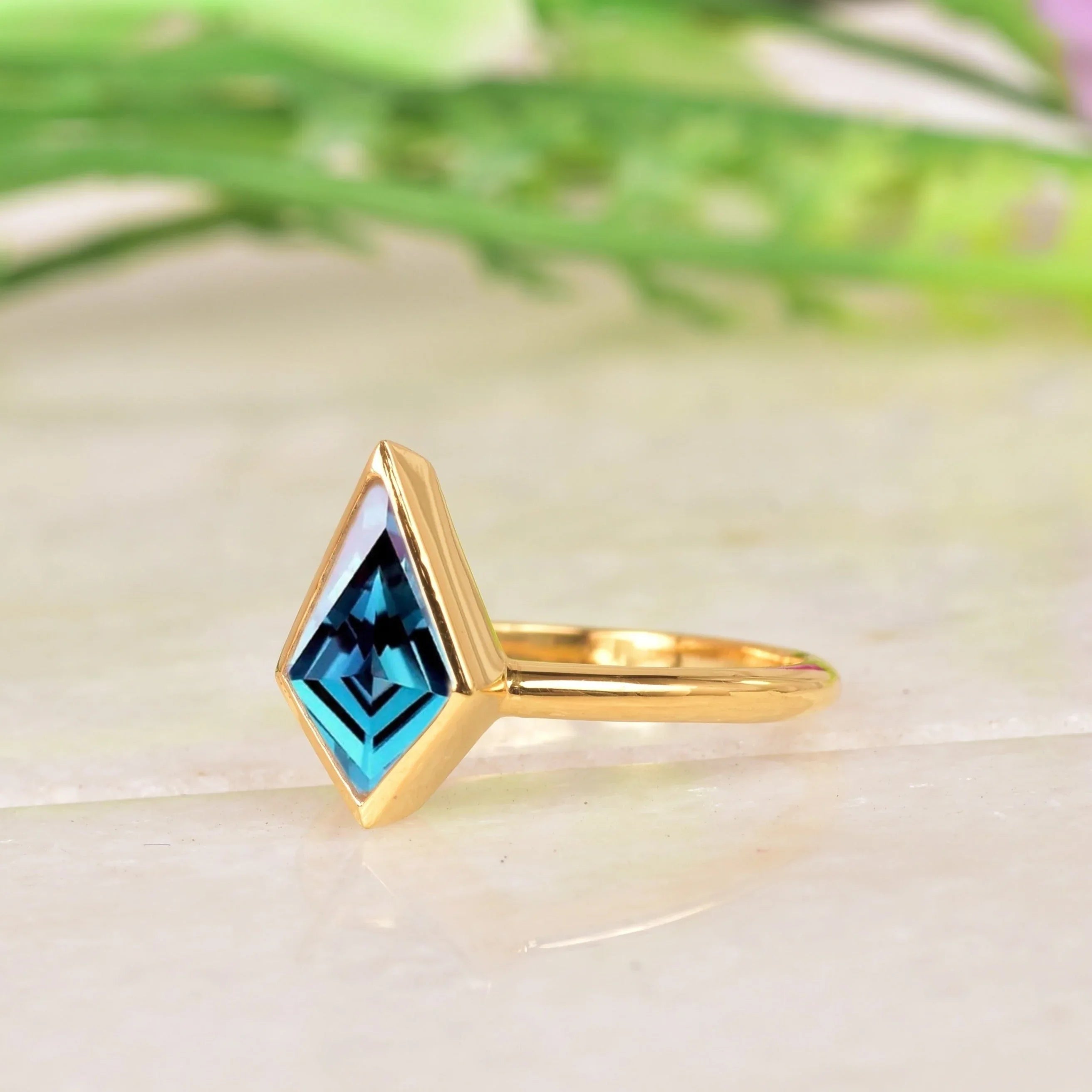 Kite Shaped Color-Change Alexandrite Ring - Gigiscc
