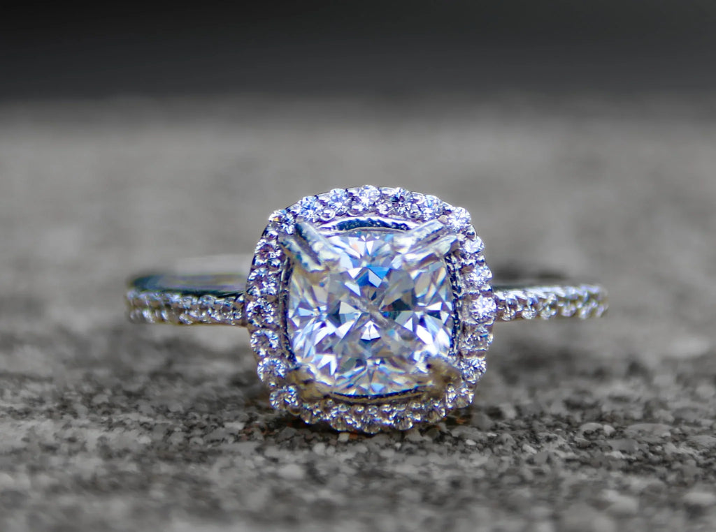 2ct Exquisite Cushion Cut Halo Moissanite Ring - Gigiscc