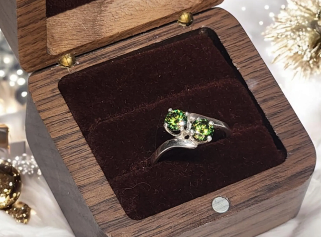 2 stone 1.5 ctw Round Green Moissanite (Copy)
