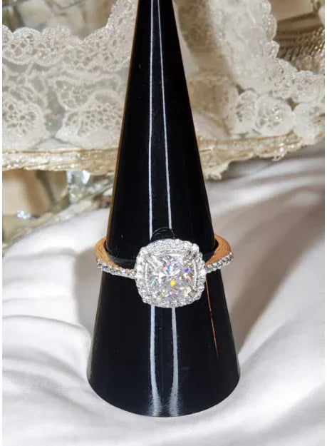 2ct Exquisite Cushion Cut Halo Moissanite Ring - Gigiscc